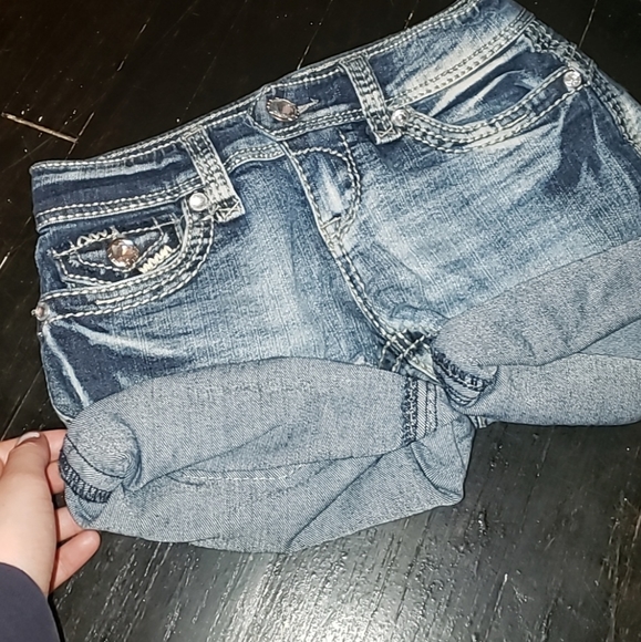 Short shorts - Picture 1 of 1